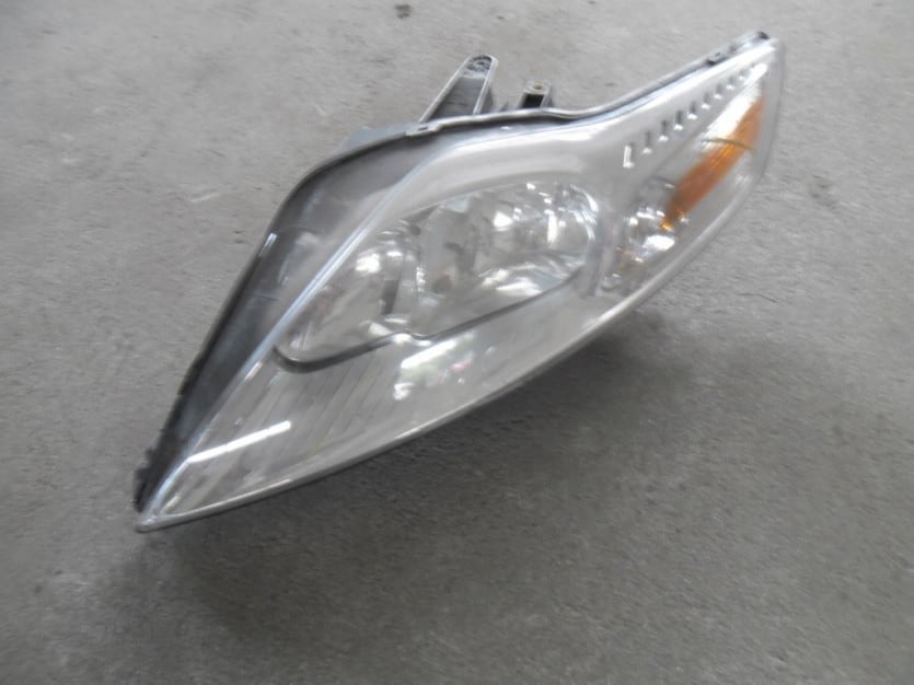 FORD MONDEO MK4 LAMPA LEWA PRZOD 7S7113101AJ