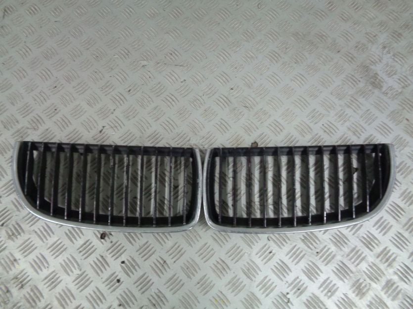 BMW 3 E90 XDRIVE 2007 3.0D NERKI GRILL ATRAPA KOMPLET