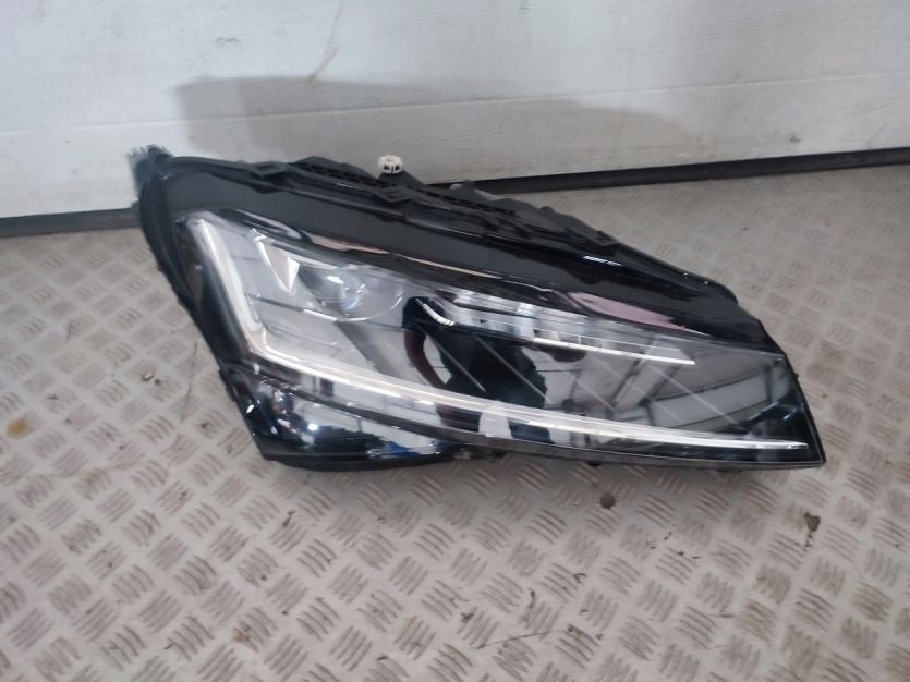 SKODA SUPERB III 3 LIFT 2020 LAMPA PRAWA PRZOD PRZEDNIA LED 3V1941016D