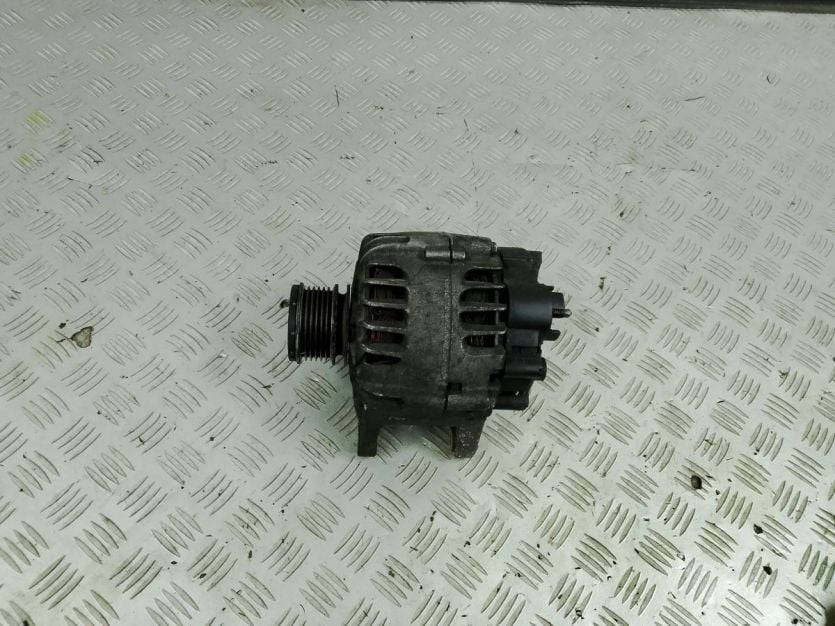 RENAULT CLIO IV 4 2014 ALTERNATOR 231007865R