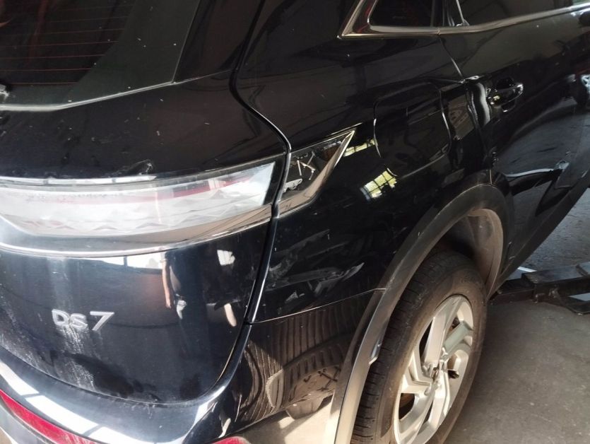 DS DS7 CROSSBACK 2020 citroen CWIARTKA PRAWA TYL TYLNA BLOTNIK TYLNY TYLNI