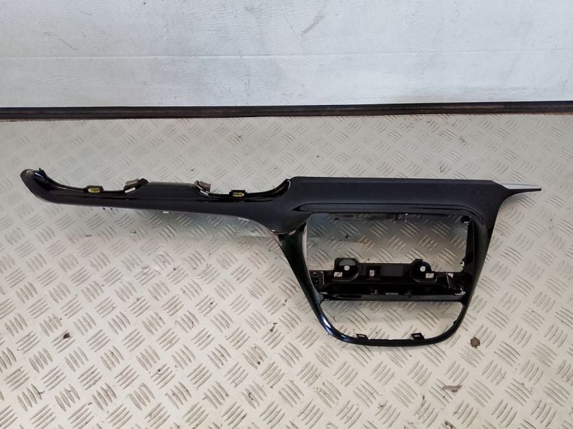 PEUGEOT 208 3D I 1.2VTI 2013 RAMKA DEKOR KONSOLI 9673330077