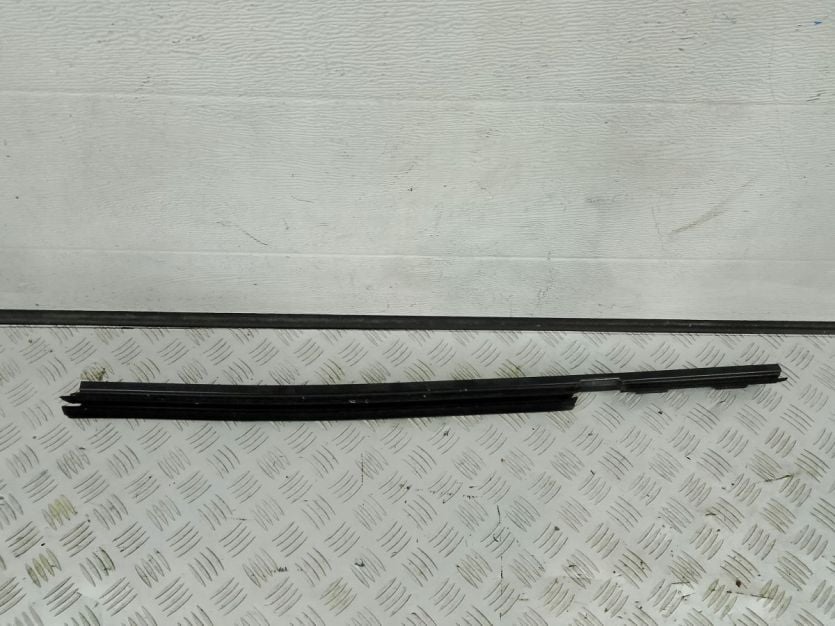 LAND ROVER RANGE III L322 2009LIFT LISTWA USZCZELKA DRZWI PRAWY TYŁ