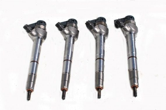 AUDI A3 A4 A5 Q5 A6 C7 2.0 TDI WTRYSKIWACZE BOSCH 04K130277AE 0445110471