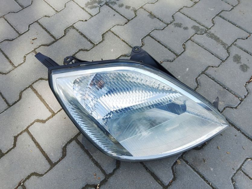 FORD FIESTA MK6 LAMPA PRAWY PRZÓD PRAWA PRZEDNIA 2S6X-13W029-BH