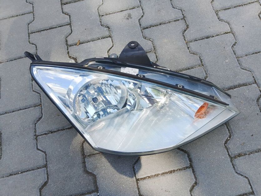 FORD FOCUS MK1 LIFT LAMPA PRAWY PRZOD PRAWA PRZEDNIA 2M51-13W029-AE