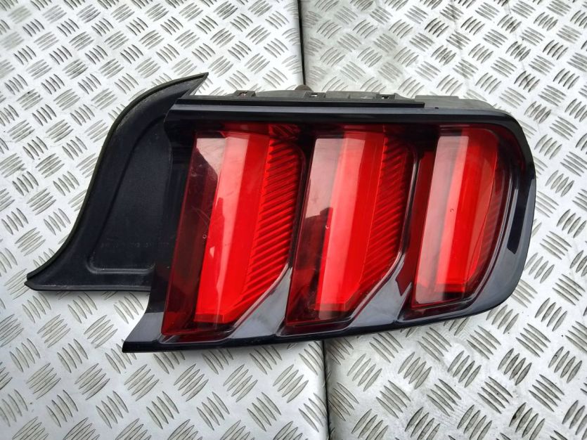 FORD MUSTANG VI 2021 LIFT 5.0 V8 GT LAMPA PRAWY TYŁ PRAWA TYLNA USA