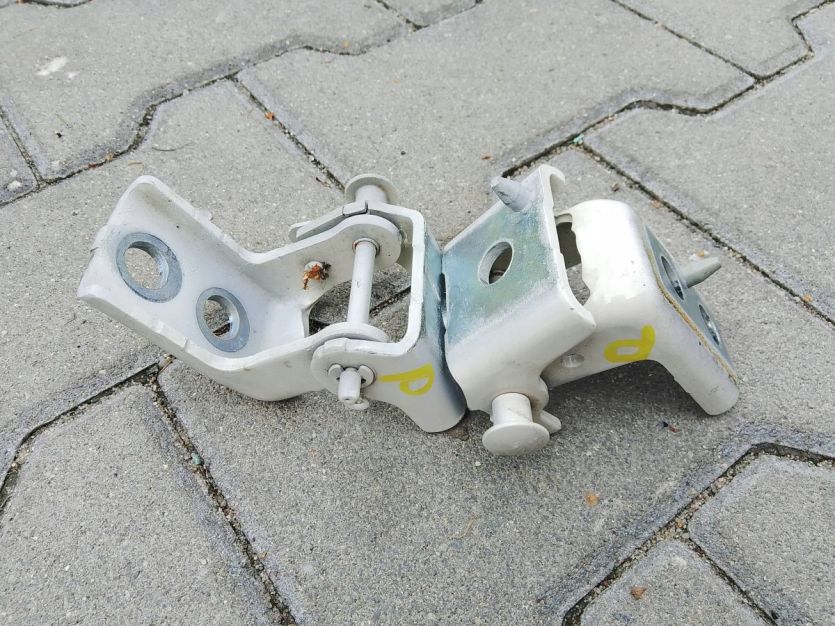 FIAT 600 ZAWIAS DRZWI PRAWYCH