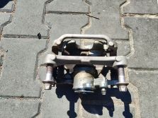 MAZDA CX90 CX-90 3.3 V6 ZACISK LEWY TYŁ LEWY TYLNY