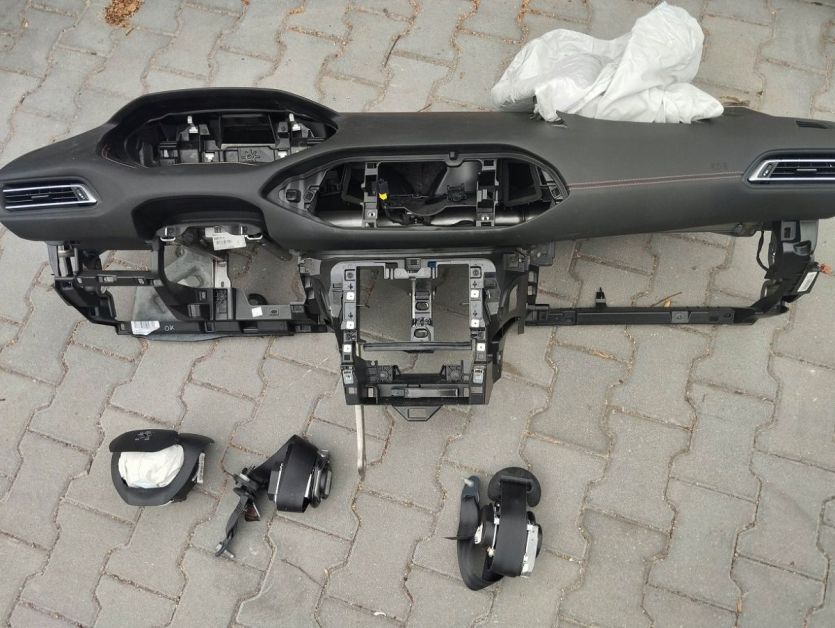 PEUGEOT 308 II T9 LIFT Gt LINE DESKA KONSOLA AIRBAG czerwona uszkodzona