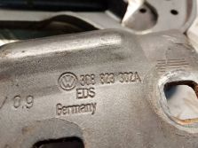 VW PASSAT CC 2010 ZAWIAS MASKI PRAWY 3C8823302A