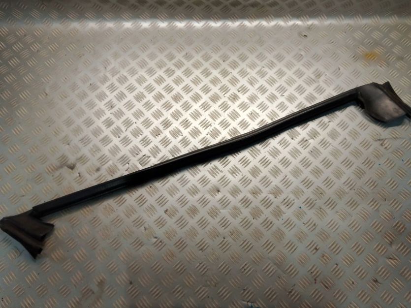 VW PASSAT CC 2010 USZCZELKA SZYBY LEWY TYŁ 3C8839471