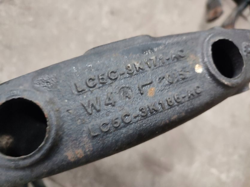 LINCOLN AVIATOR 2022 ZWROTNICA PIASTA KOLA LEWA PRZOD