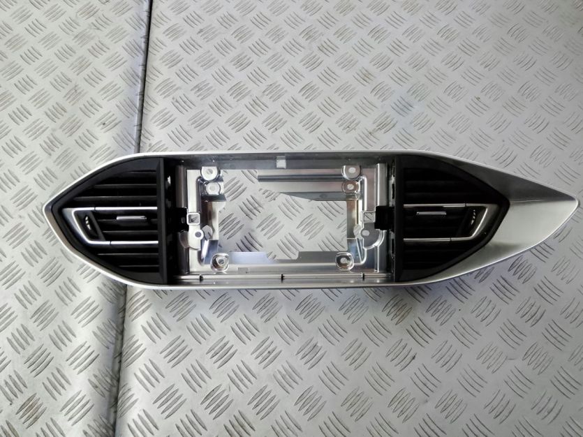 PEUGEOT 308 II T9 LIFT HB 2019 RAMKA WYŚWIETLACZA NAWIEWY 98075499VV