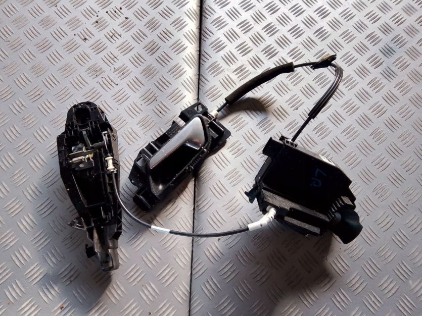 PEUGEOT 308 II SW KOMBI T9 LIFT ZAMEK DRZWI LEWY PRZÓD 9810309480