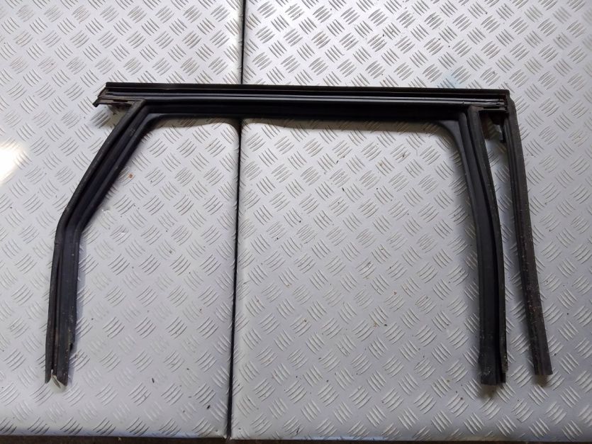 PEUGEOT 308 II SW KOMBI T9 LIFT USZCZELKA RAMKA DRZWI PRAWY TYŁ