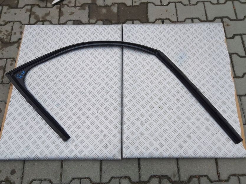 CITROEN C4 PICASSO II 2016 USZCZELKA RAMKA DRZWI PRAWY PRZÓD 9676851180