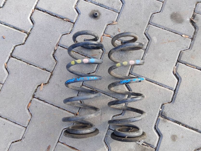 VW GOLF VI 6 GTI HB 5D 2012 SPRĘŻYNY ZAWIESZENIA TYŁ KOMPLET