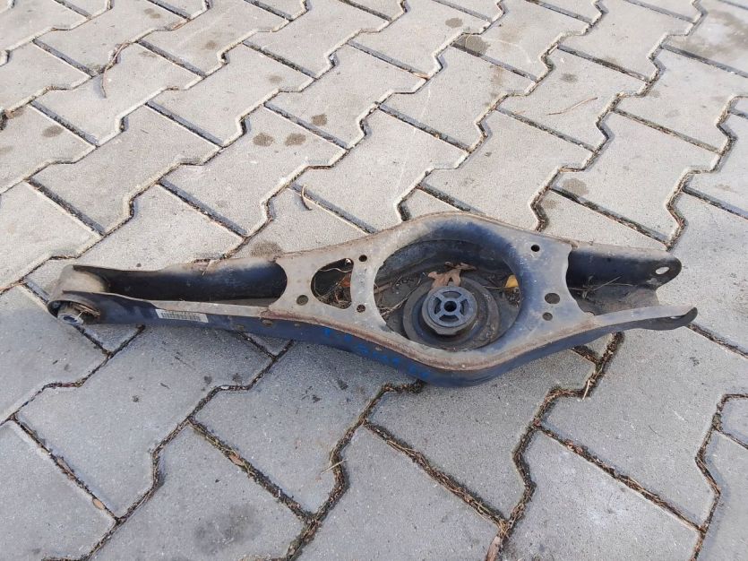 VW GOLF VI 6 GTI HB 5D 2012 WAHACZ PRAWY TYŁ TYLNY