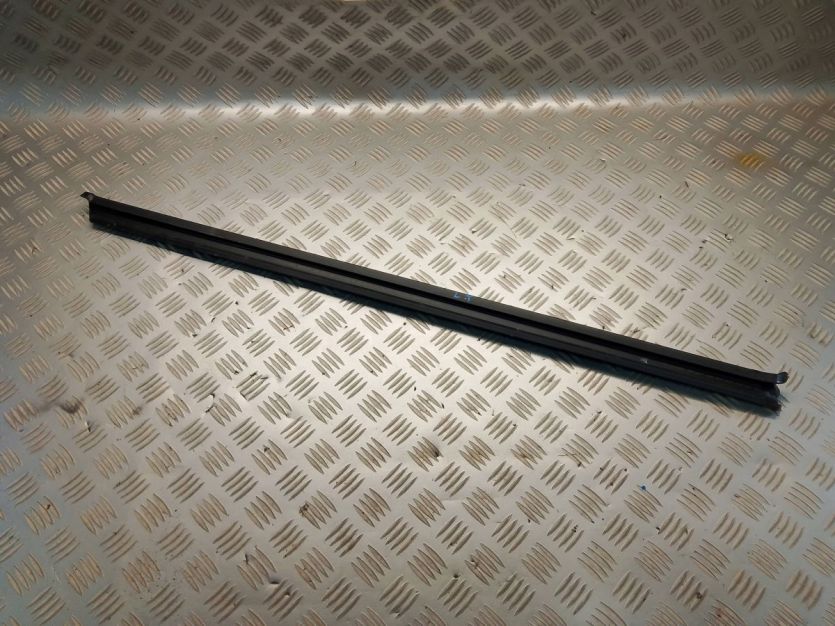 VW GOLF VI 6 GTI HB 5D 2012 USZCZELKA DRZWI LEWY TYŁ 5K6839480B