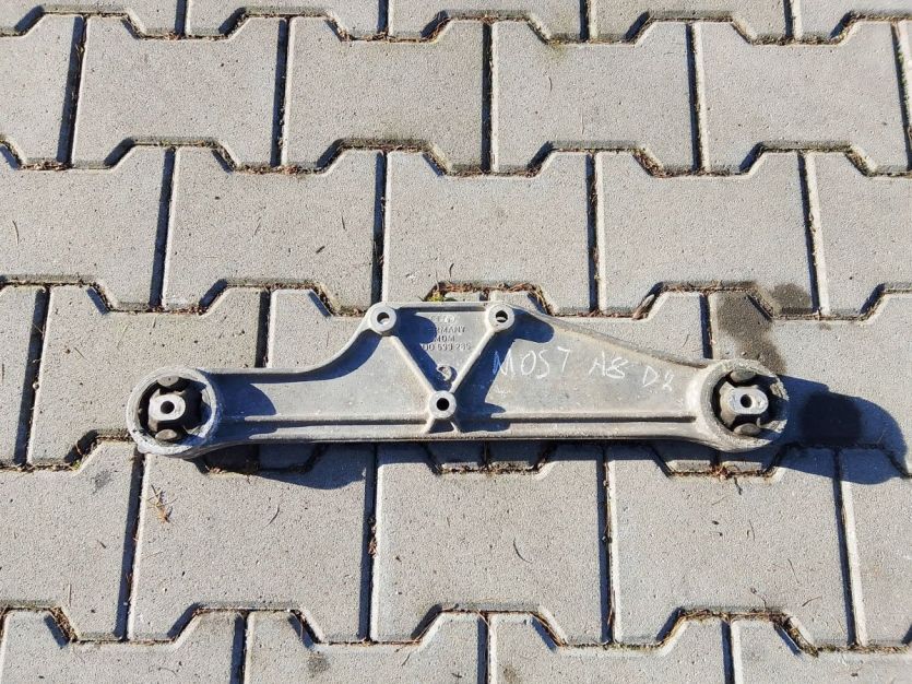 AUDI A8 S8 D2 MOCOWANIE ŁAPA MOSTU DYFRA TYŁ TYLNEGO 4D0599285