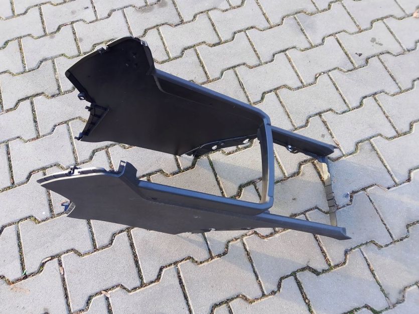 VW ATLAS CROSS 2021 TUNEL ŚRODKOWY OSŁONA 3CN863243