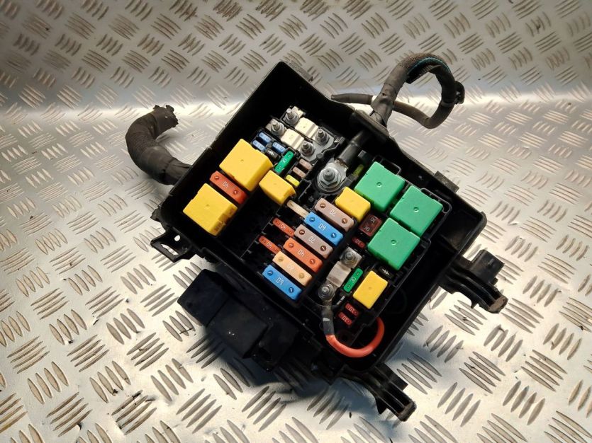 PEUGEOT 308 II T9 LIFT 2019 SKRZYNKA BEZPIECZNIKÓW 9804848580