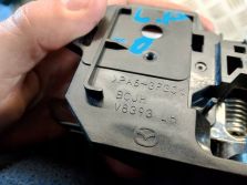 MAZDA CX90 CX-90 2024 KLAMKA WEWNĘTRZNA DRZWI LEWY PRZÓD BCJH V8393