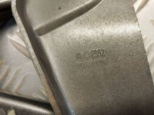 PEUGEOT 308 II T9 LIFT 2019 ZAWIAS MASKI LEWY 9677784800