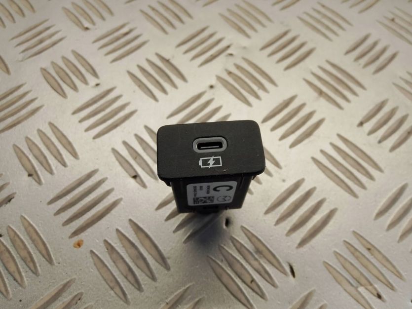 MAZDA CX90 CX-90 2024 GNIAZDO PORT USB KEME-66290