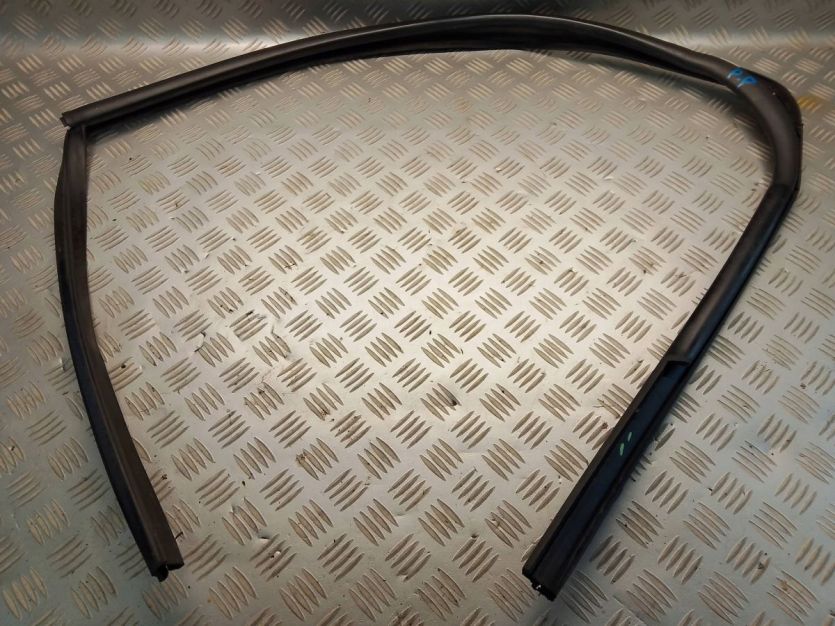 CITROEN DS3 1.6 HDI USZCZELKA DRZWI PRAWY PRZÓD 9683654580