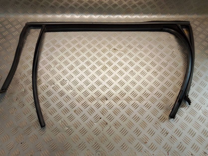 VW ATLAS CROSS 2021 USZCZELKA RAMKA DRZWI PRAWY TYŁ 3CM839432