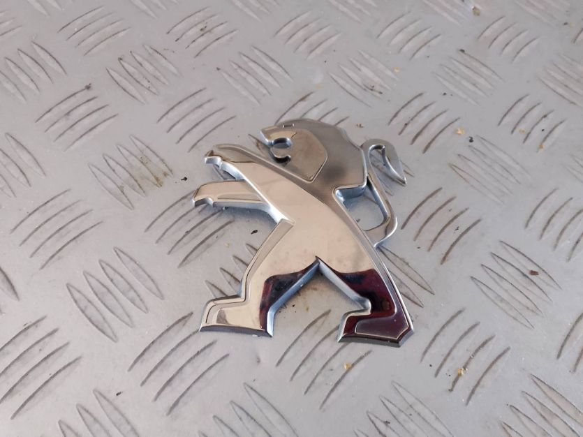 PEUGEOT 208 2016 ZNACZEK EMBLEMAT LOGO 9673874777