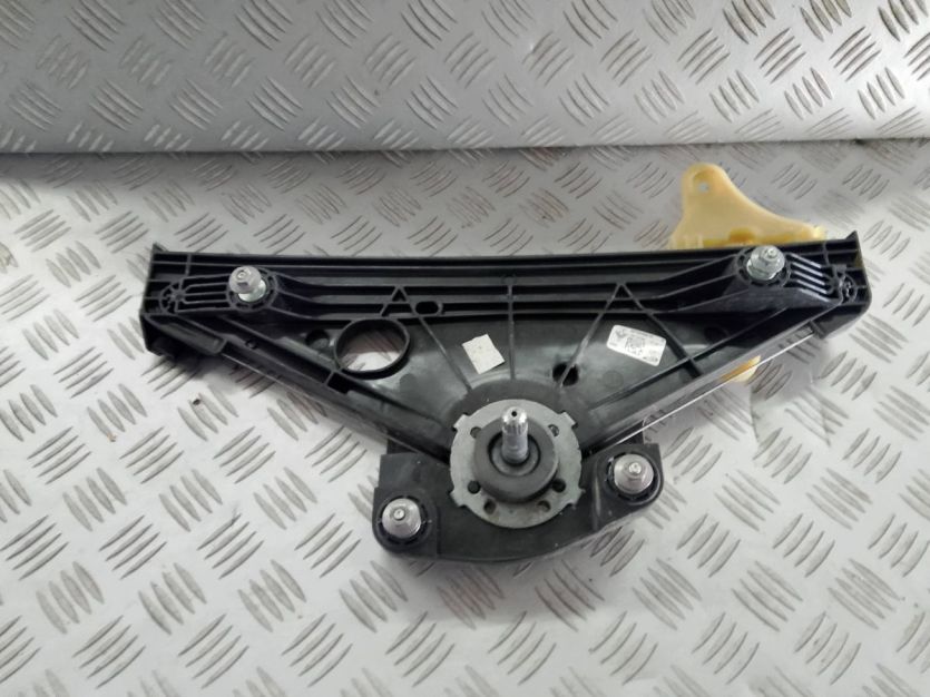 RENAULT CLIO V 5 1.6 E-TECH PODNOŚNIK SZYBY PRAWY TYŁ TYLNY 827204807R