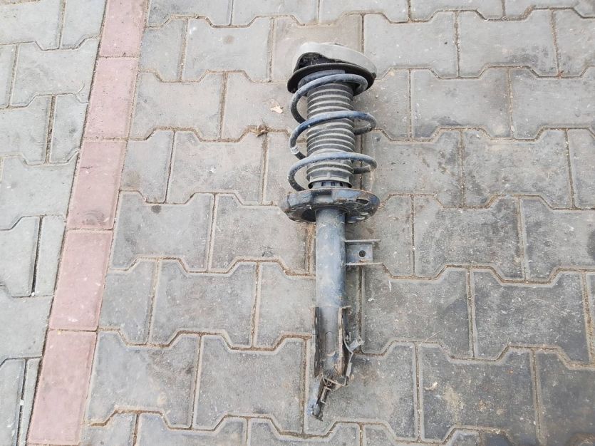 MERCEDES W176 AMORTYZATOR PRAWY PRZÓD PRZEDNI A1763203813