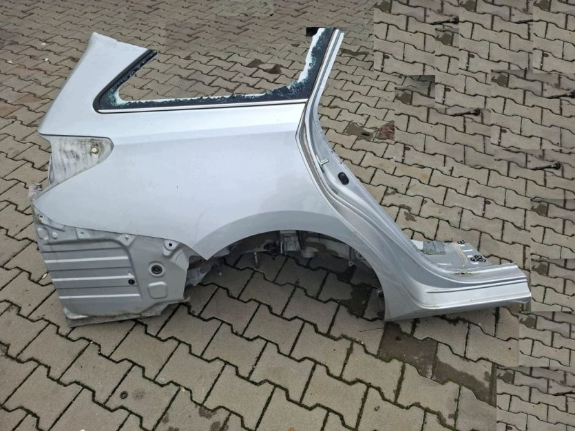 TOYOTA AURIS II KOMBI E18 2018 BLOTNIK TYL TYLNY CWIARTKA TYLNA PRAWA PRAWY