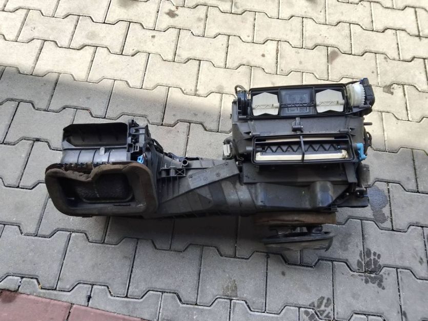 AUDI A3 8P 2.0 TDI 2006 NAGRZEWNICA 8P1820003E