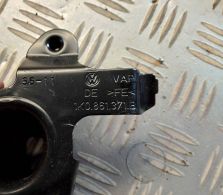 VW GOLF VI 6 TDI 2012 5D UCHWYT MOCOWANIE KONSOLI 1K0861371B