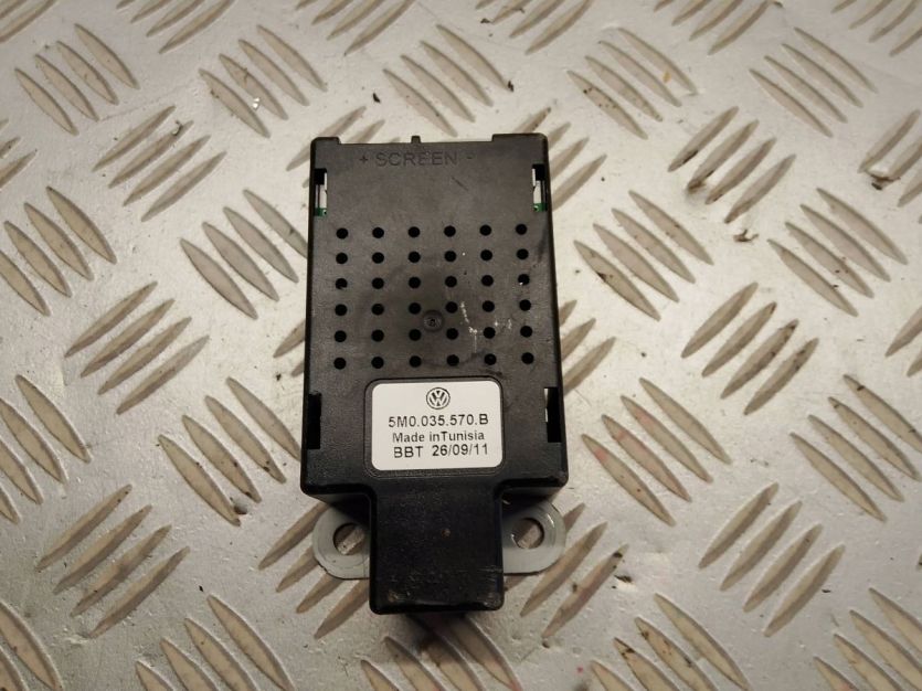 VW GOLF VI 6 TDI 2012 5D WZMACNIACZ ANTENOWY 5M0035570B