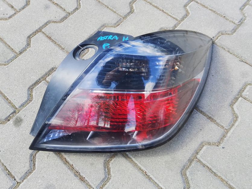 OPEL ASTRA H GTC 2006 LAMPA PRAWY TYL PRAWA TYLNA