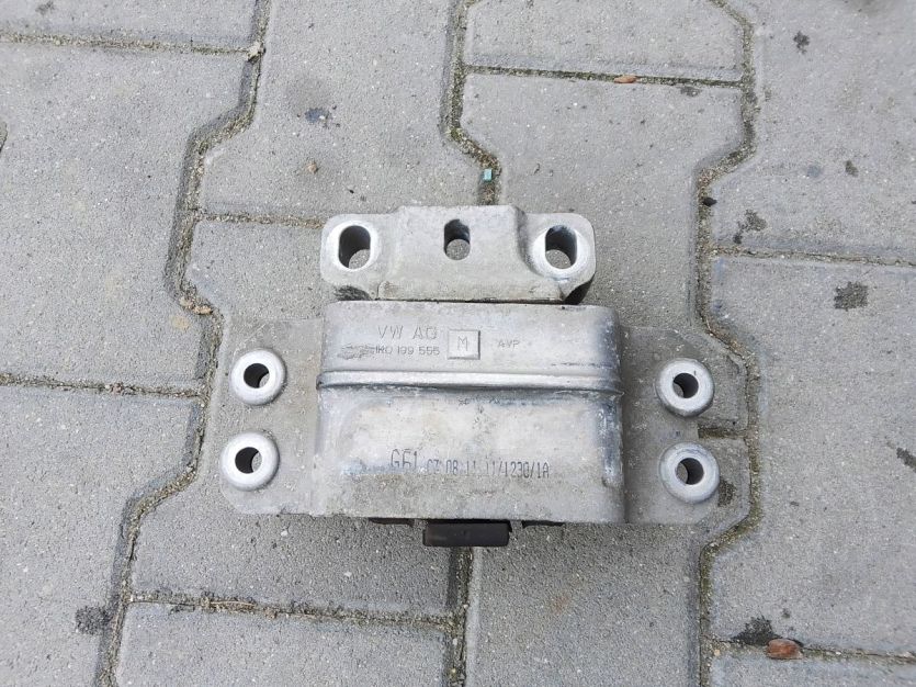 VW GOLF VI 6 1.6 TDI 2012 ŁAPA PODUSZKA MOCOWANIE 1K0199555M