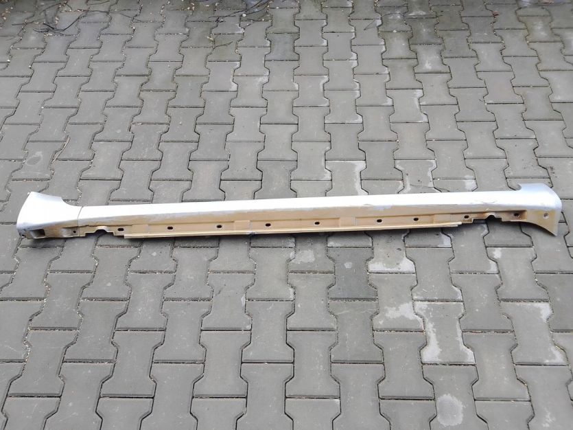 AUDI A4 B7 LISTWA PROGOWA PRÓG PRAWA 8E0853860