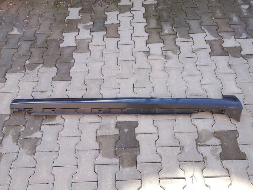 AUDI A4 B7 LISTWA PROGOWA PRÓG PRAWA 8E0853860