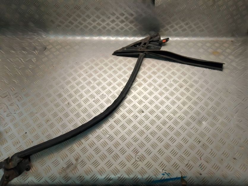 AUDI A7 S7 RS7 C7 4G8 USZCZELKA DRZWI PRAWY PRZÓD 4G8837480