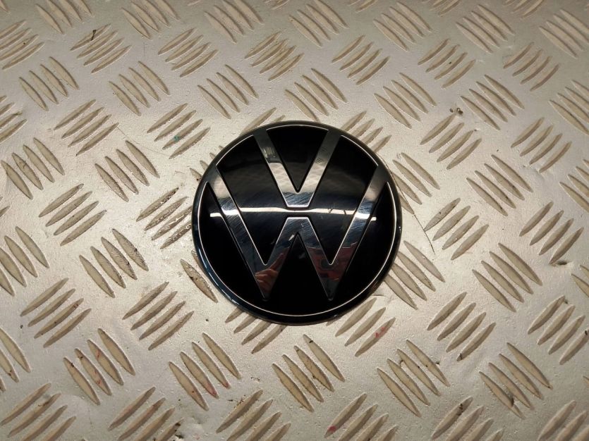 VW TIGUAN II 2023 2.0 TDI ZNACZEK LOGO EMBLEMAT KLAPY TYŁ 5NA853630A