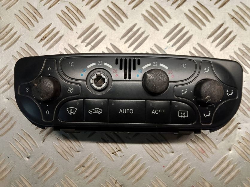 MERCEDES-BENZ C KLASA W203 PANEL NAWIEWU KLIMATYZACJI A2098300085