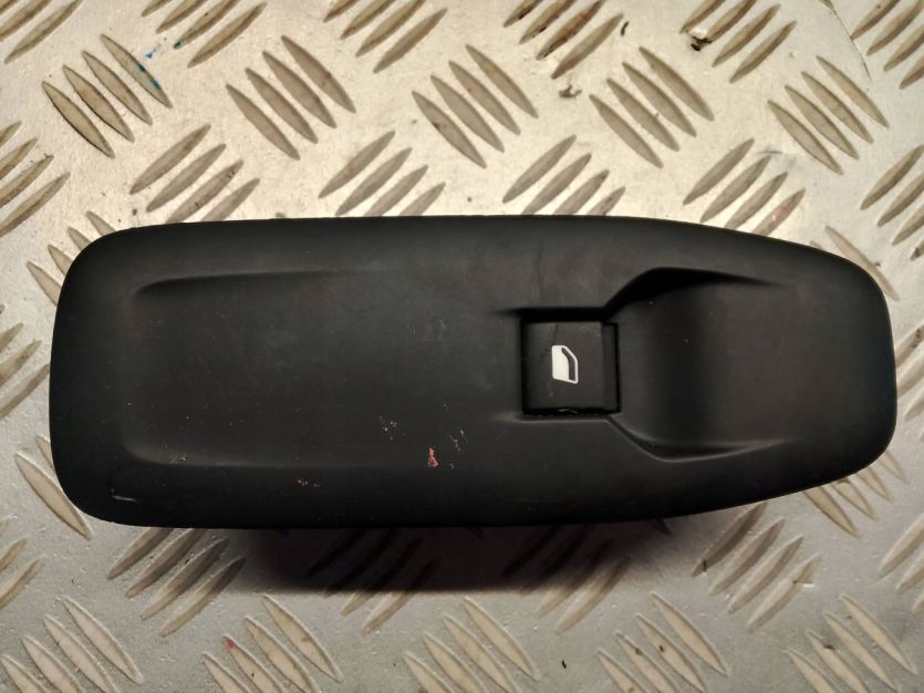 PEUGEOT 208 PRZEŁĄCZNIK SZYB PRAWY PRZÓD 96751118ZD