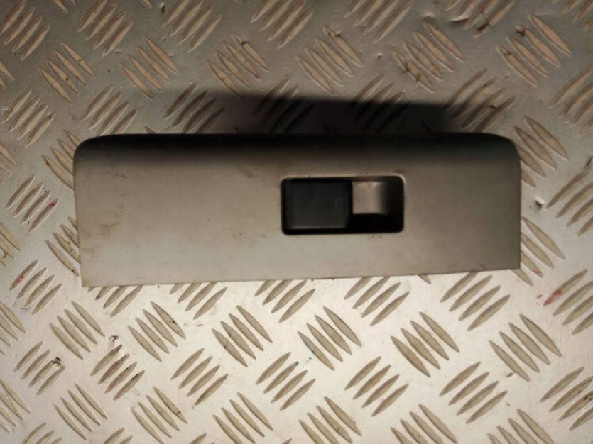 NISSAN PATHFINDER R51 PRZEŁĄCZNIK PANEL SZYB PRAWY TYL 82960EA300