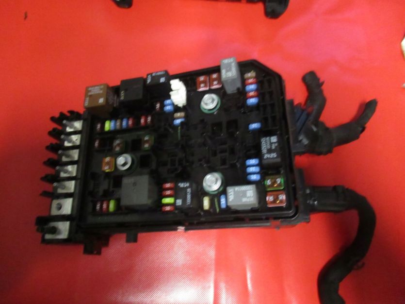 OPEL ASTRA K LIFT V HB 19-22 1.2 T SKRZYNKA BEZPIECZNIKÓW 39216533