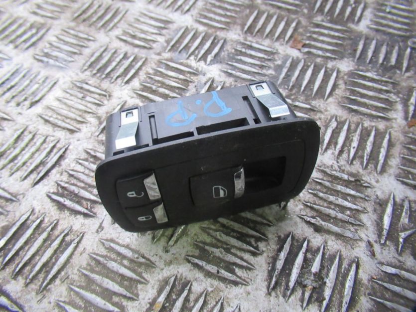 MASERATI GHIBLI M157 PRZEŁACZNIK SZYB PRAWY TYŁ 670025405